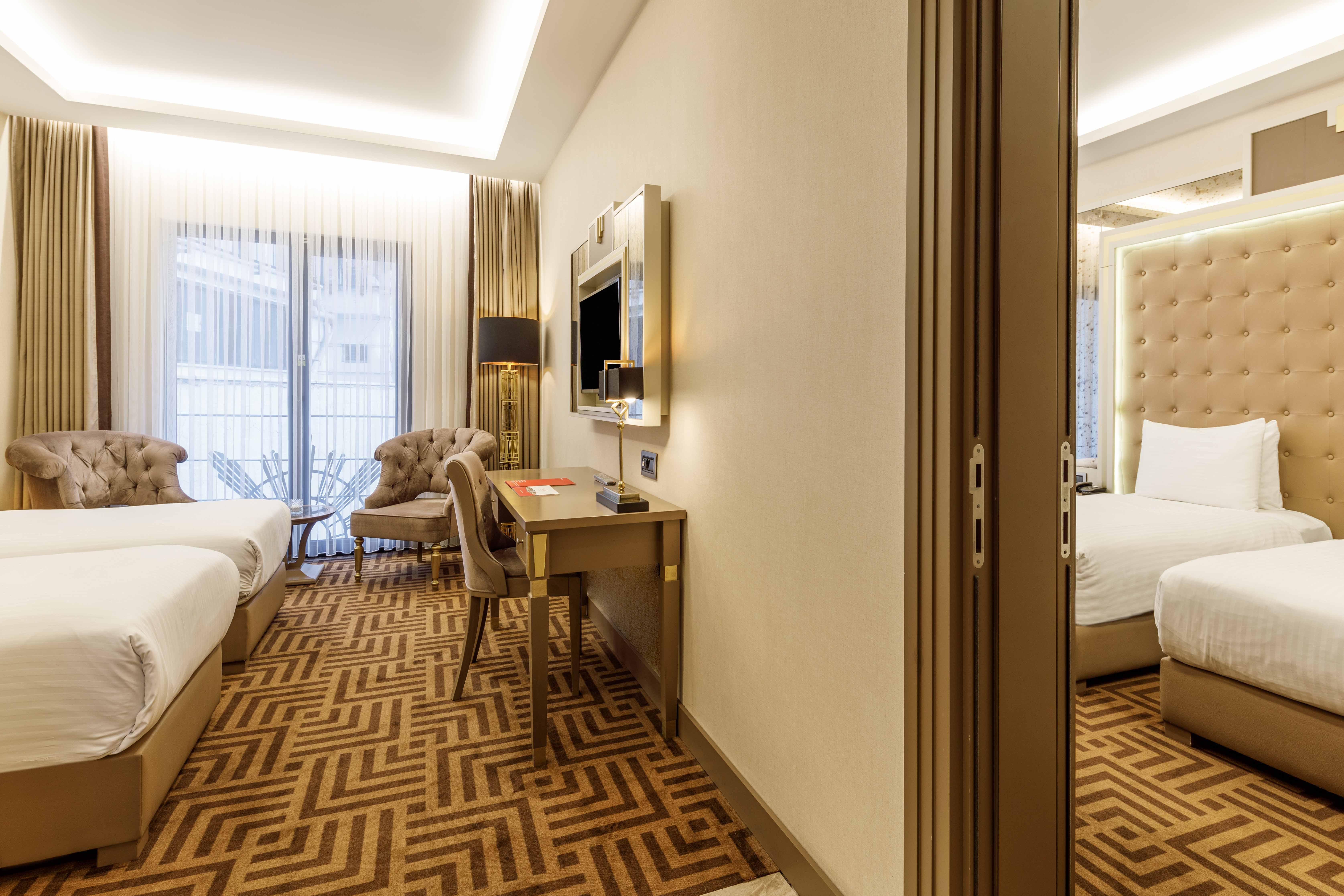 Ramada By Wyndham Istanbul Golden Horn Hotel Exterior foto