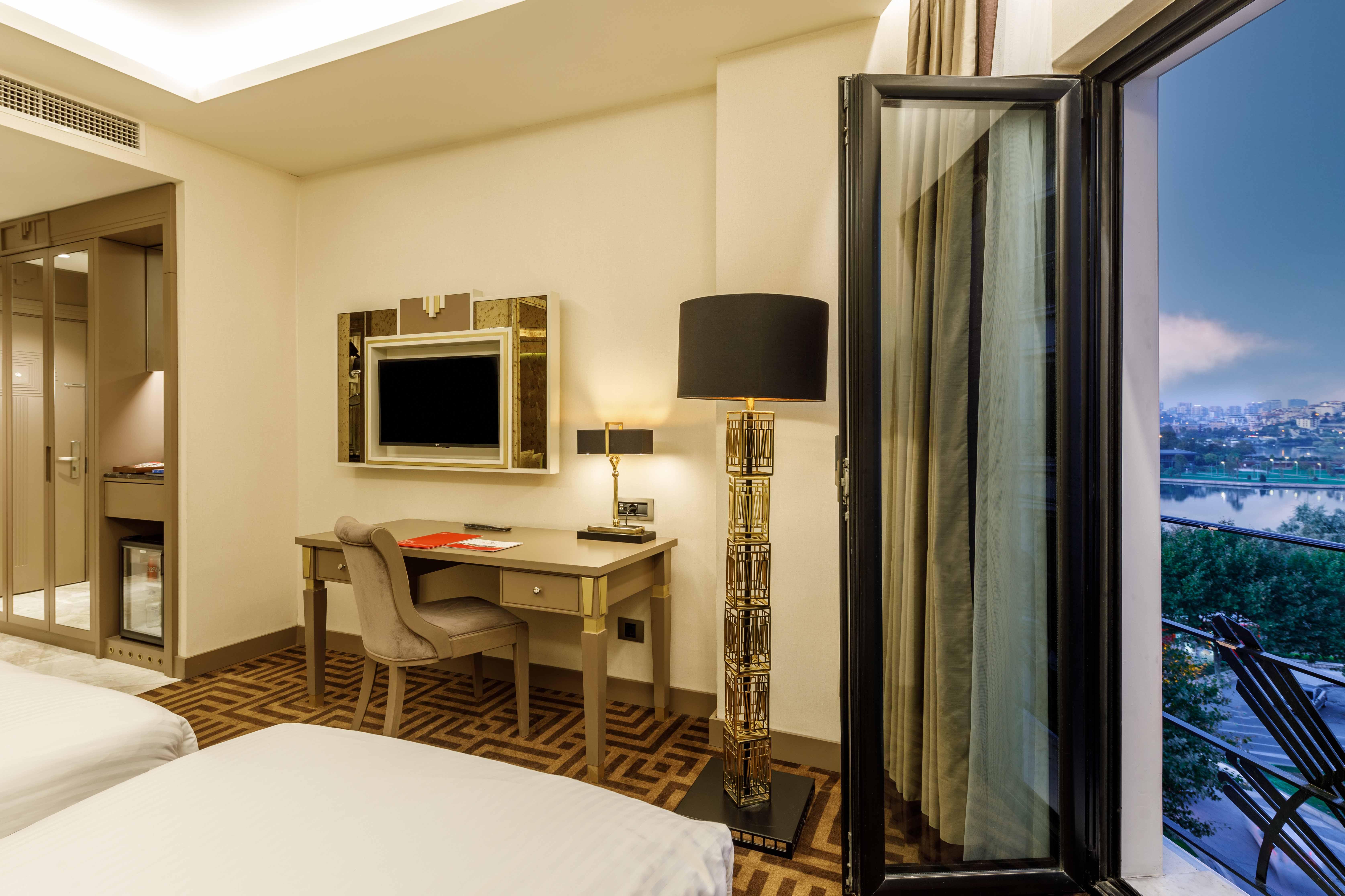 Ramada By Wyndham Istanbul Golden Horn Hotel Exterior foto
