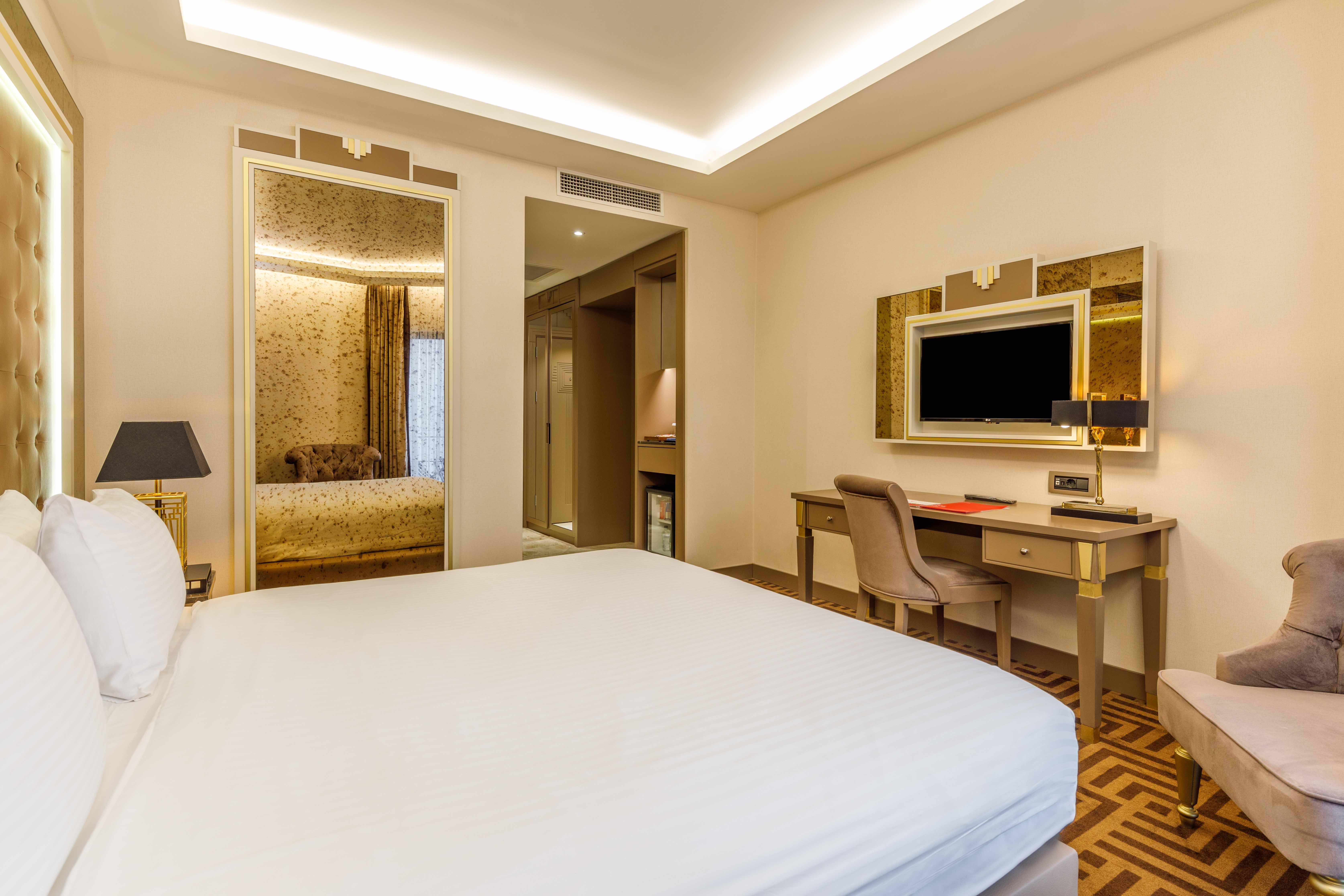 Ramada By Wyndham Istanbul Golden Horn Hotel Exterior foto