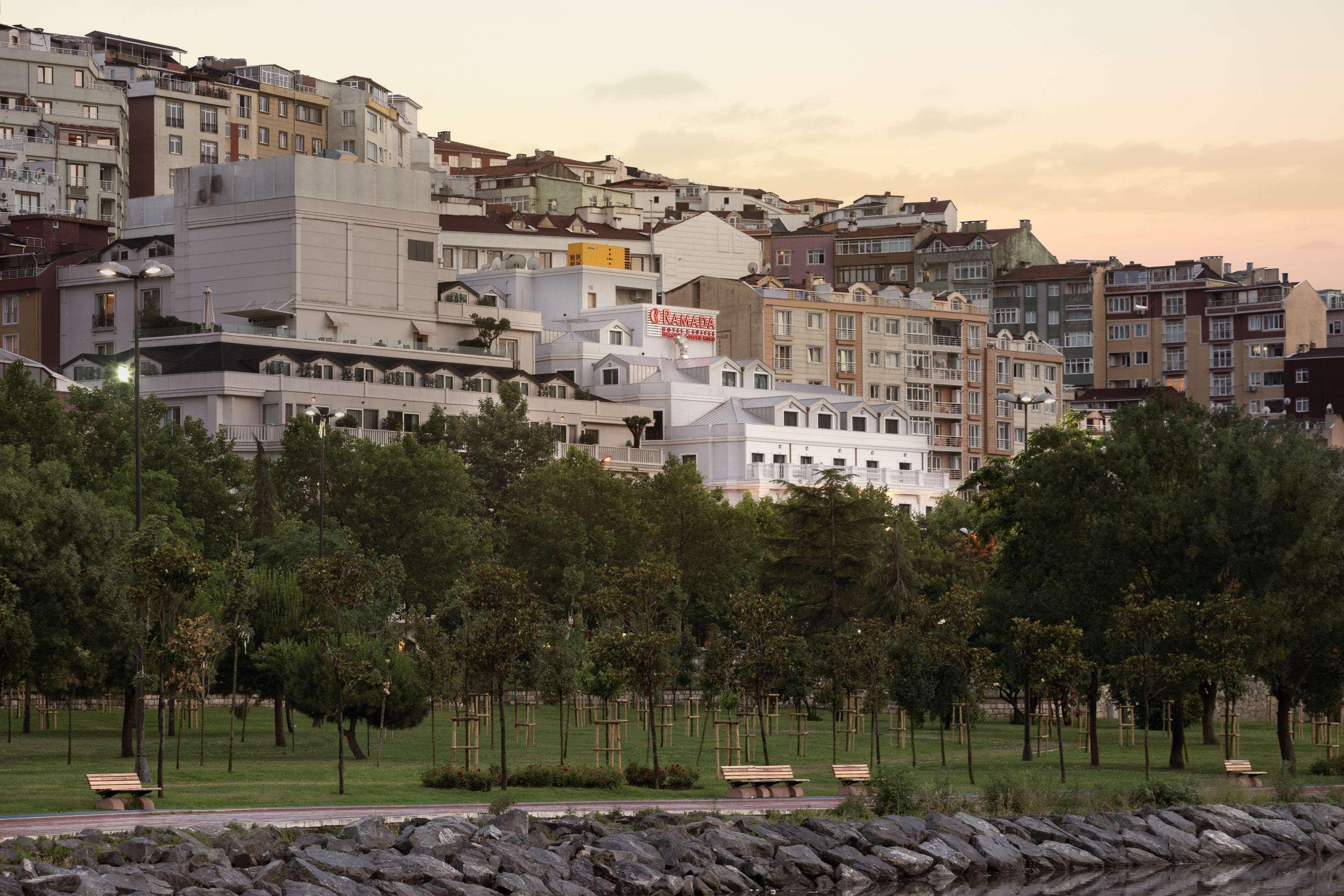 Ramada By Wyndham Istanbul Golden Horn Hotel Exterior foto