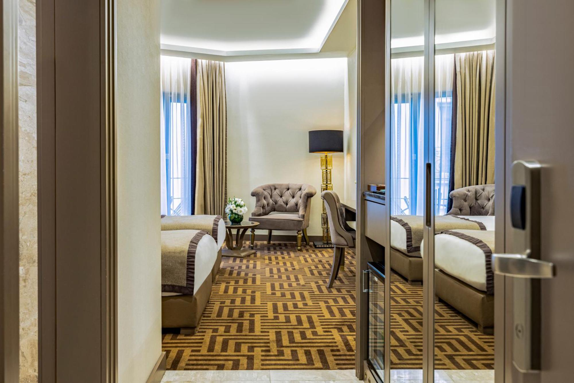 Ramada By Wyndham Istanbul Golden Horn Hotel Exterior foto