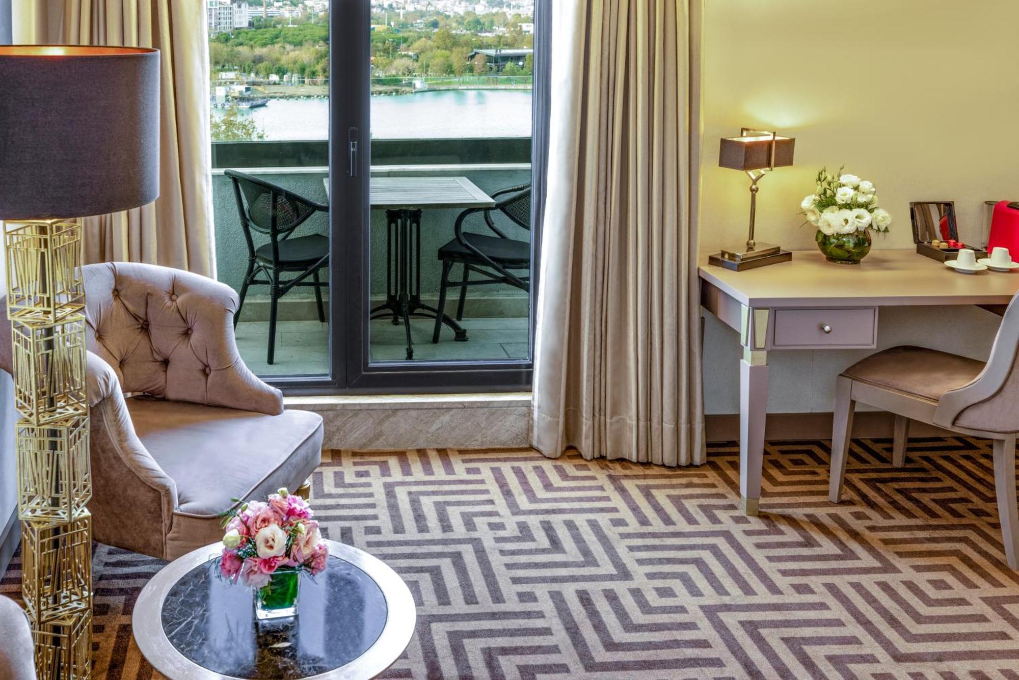 Ramada By Wyndham Istanbul Golden Horn Hotel Exterior foto